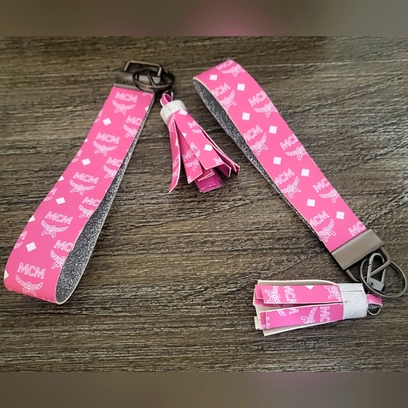 Designer Inspired Key Fob Wristlet 🎉2/$30🎉 - Picture 1 of 6